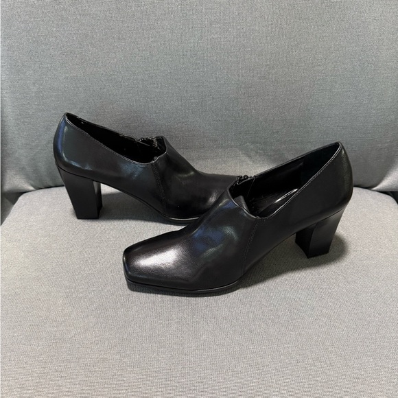 Franco Sarto black faux leather dress booties W/square toe and block heel 9.5 - Picture 3 of 11